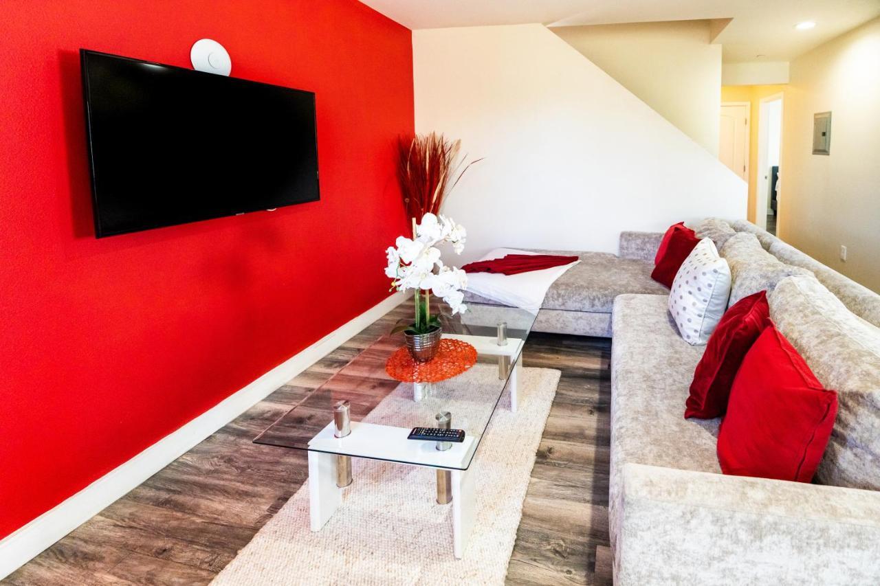 Large Condo Sleeps 10 Near Downtown 로스앤젤레스 외부 사진