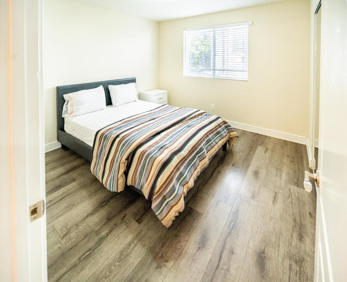 Large Condo Sleeps 10 Near Downtown 로스앤젤레스 외부 사진
