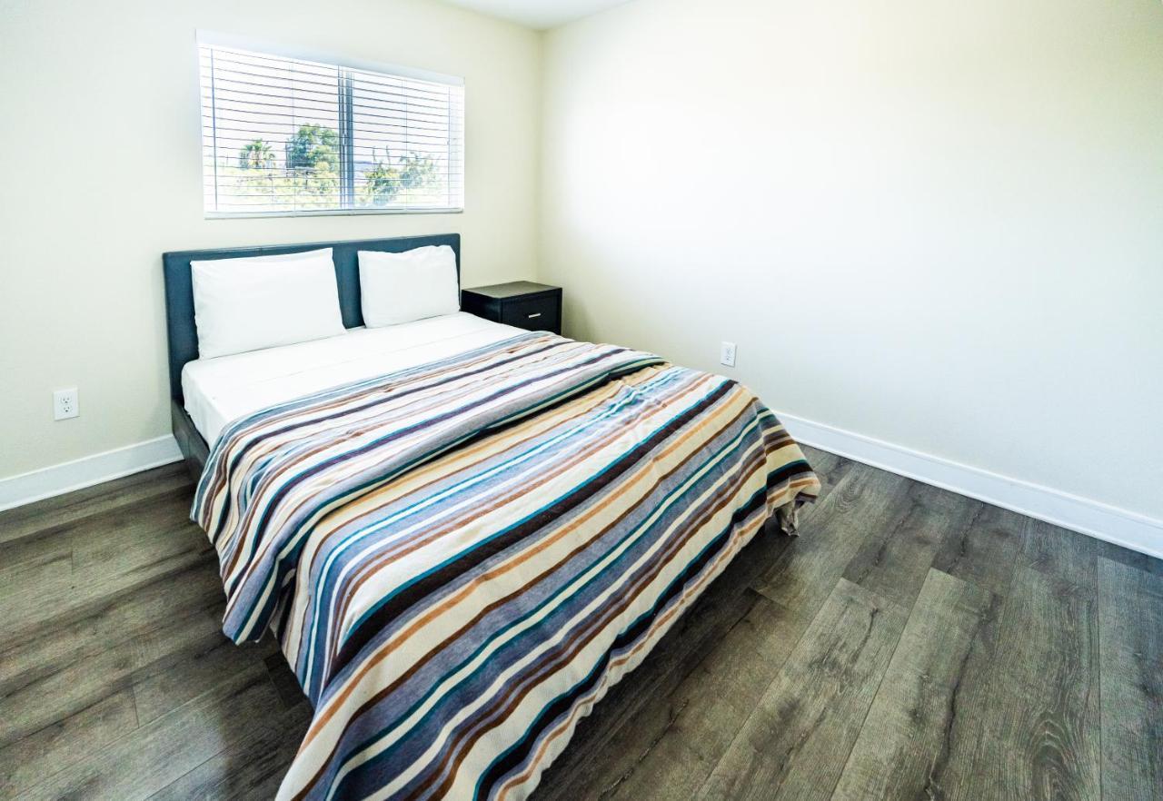 Large Condo Sleeps 10 Near Downtown 로스앤젤레스 외부 사진