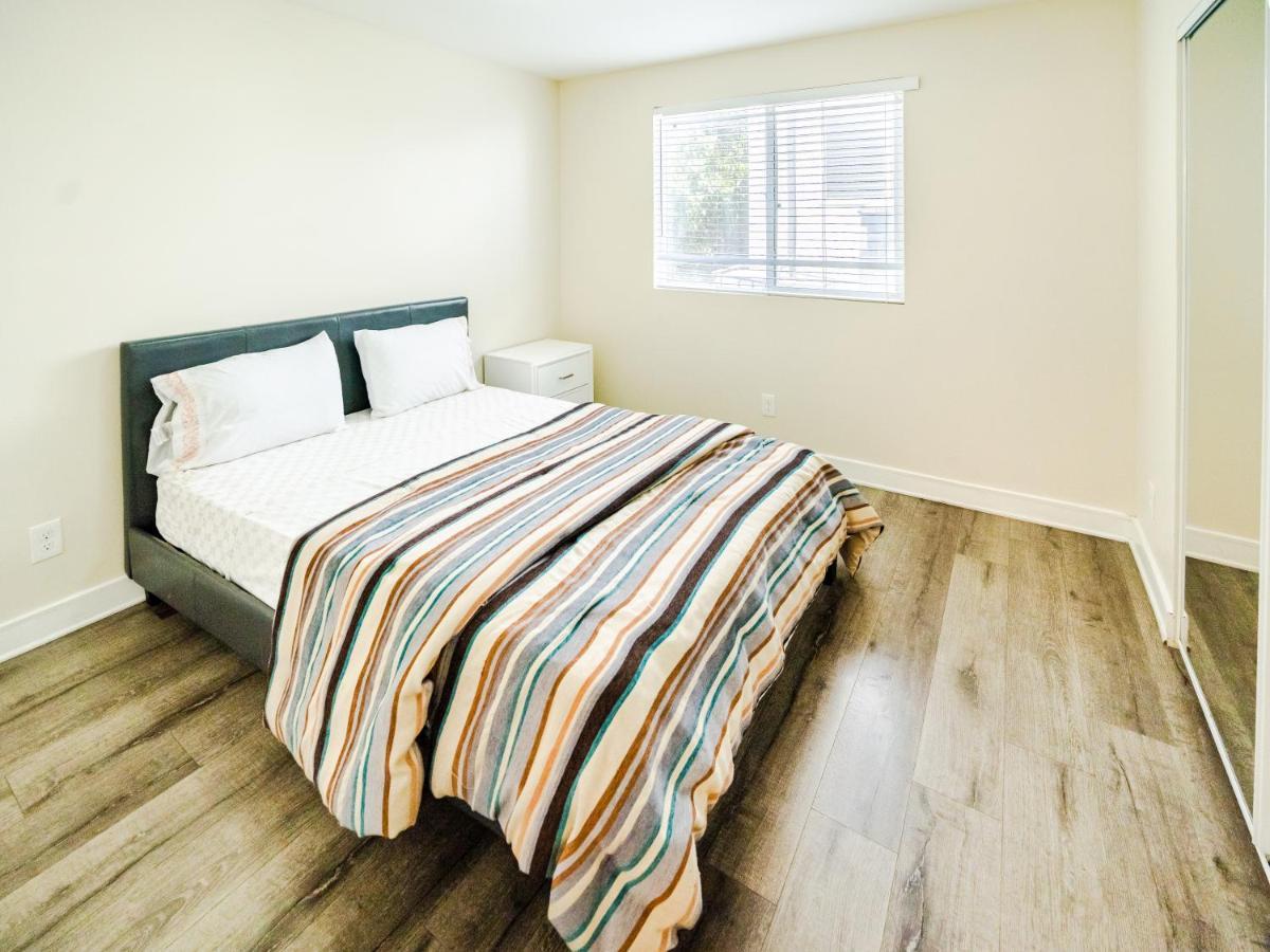 Large Condo Sleeps 10 Near Downtown 로스앤젤레스 외부 사진