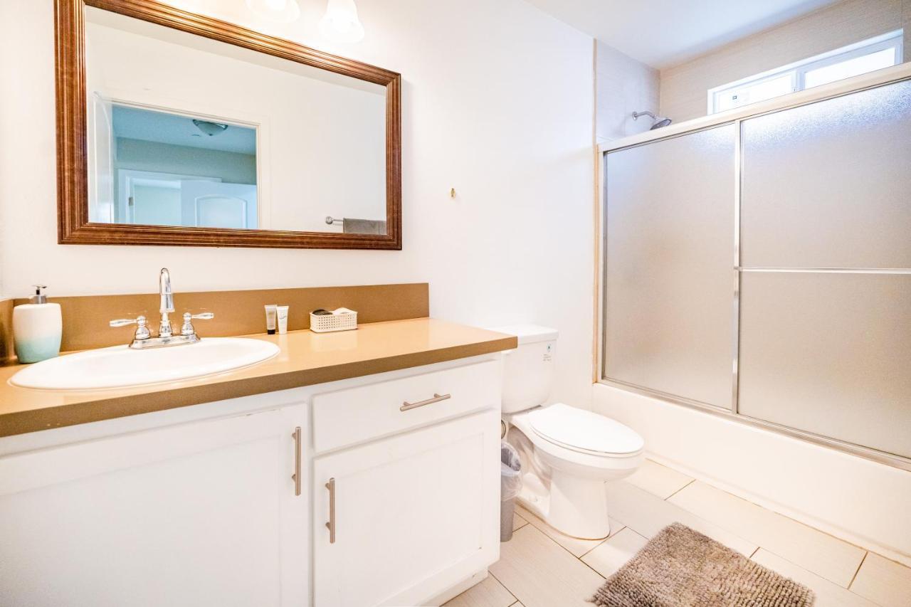 Large Condo Sleeps 10 Near Downtown 로스앤젤레스 외부 사진