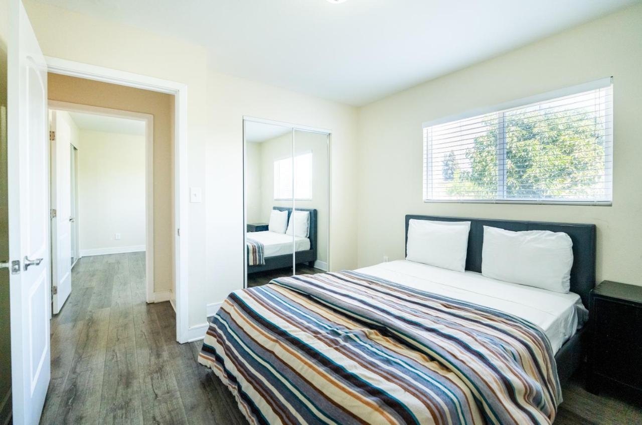 Large Condo Sleeps 10 Near Downtown 로스앤젤레스 외부 사진